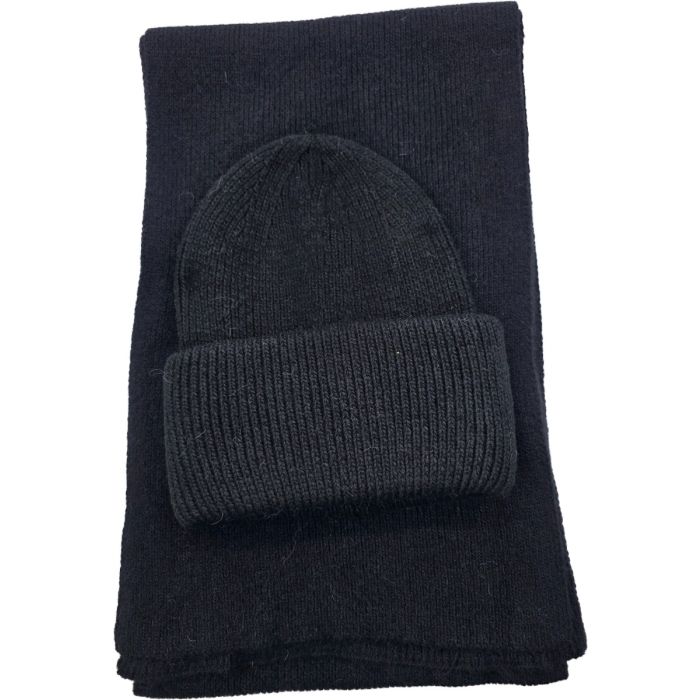 Winter Gift Set – Knitted Beanie & Scarf (2-Piece Set)